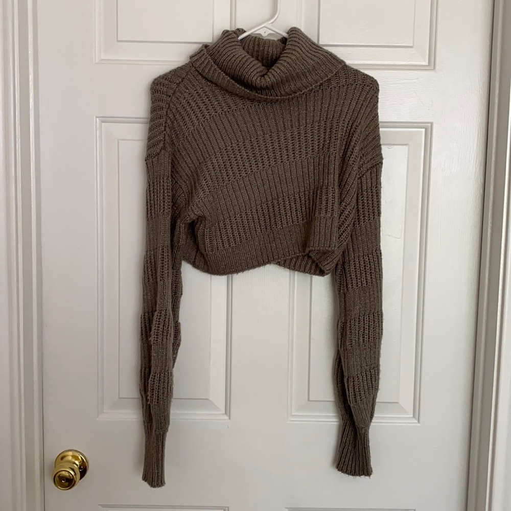 Urban Outfitters Cropped Grey Turtleneck size XS